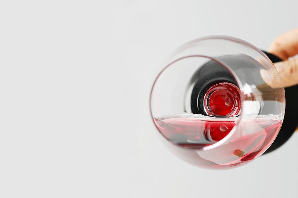 Wine glass rim and finish consistency image for quality control in wine glass production