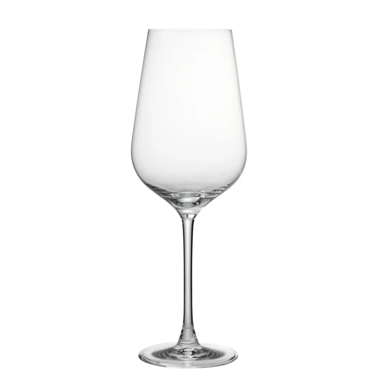 Bordeaux red wine glass 407–620 ml on white background