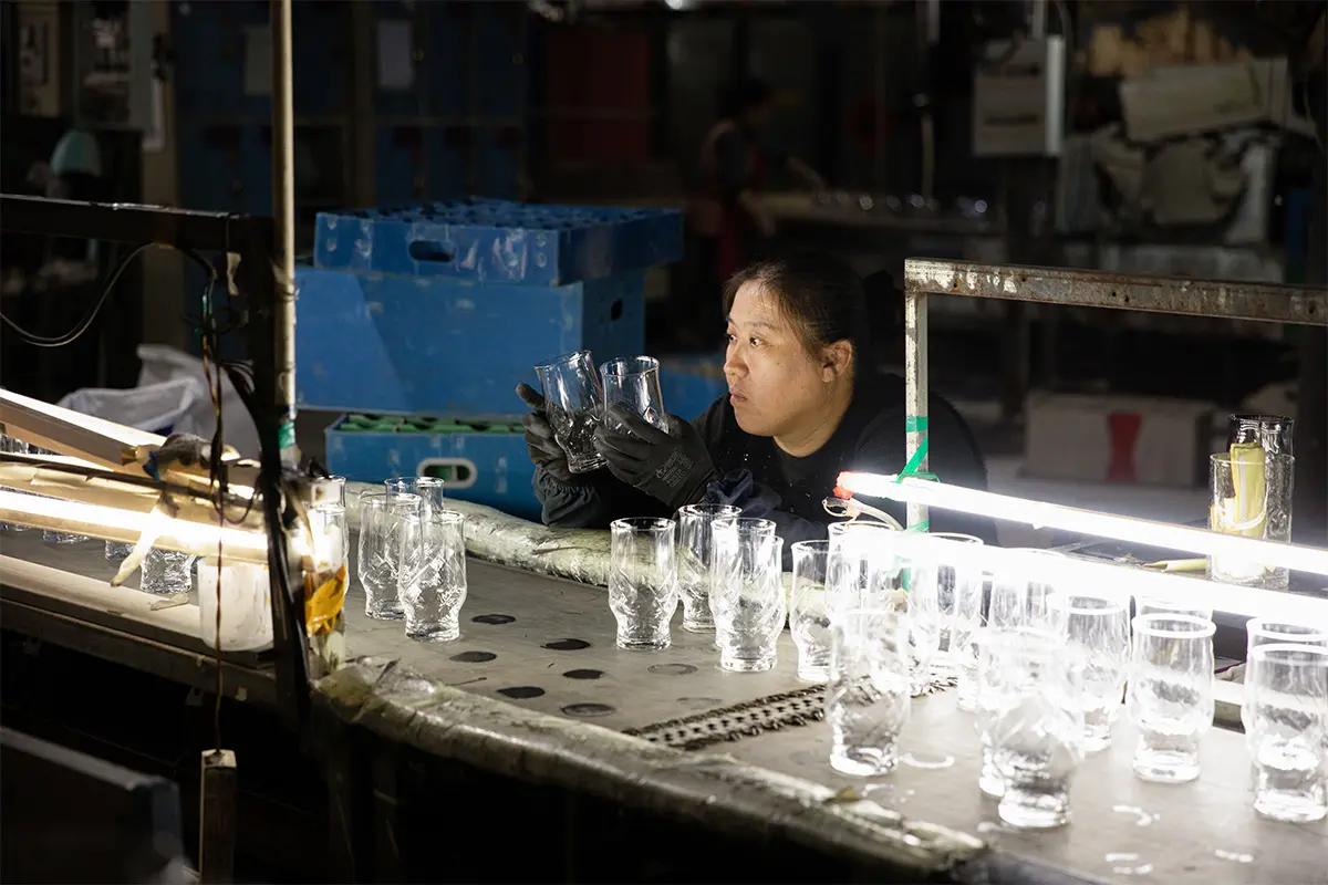 Quality inspection of glass cups for appearance and production standards