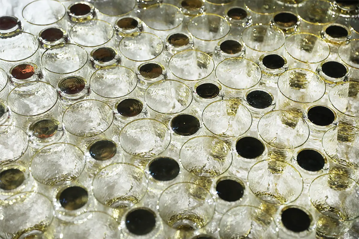 Custom glassware with gold rim decoration for OEM branding projects