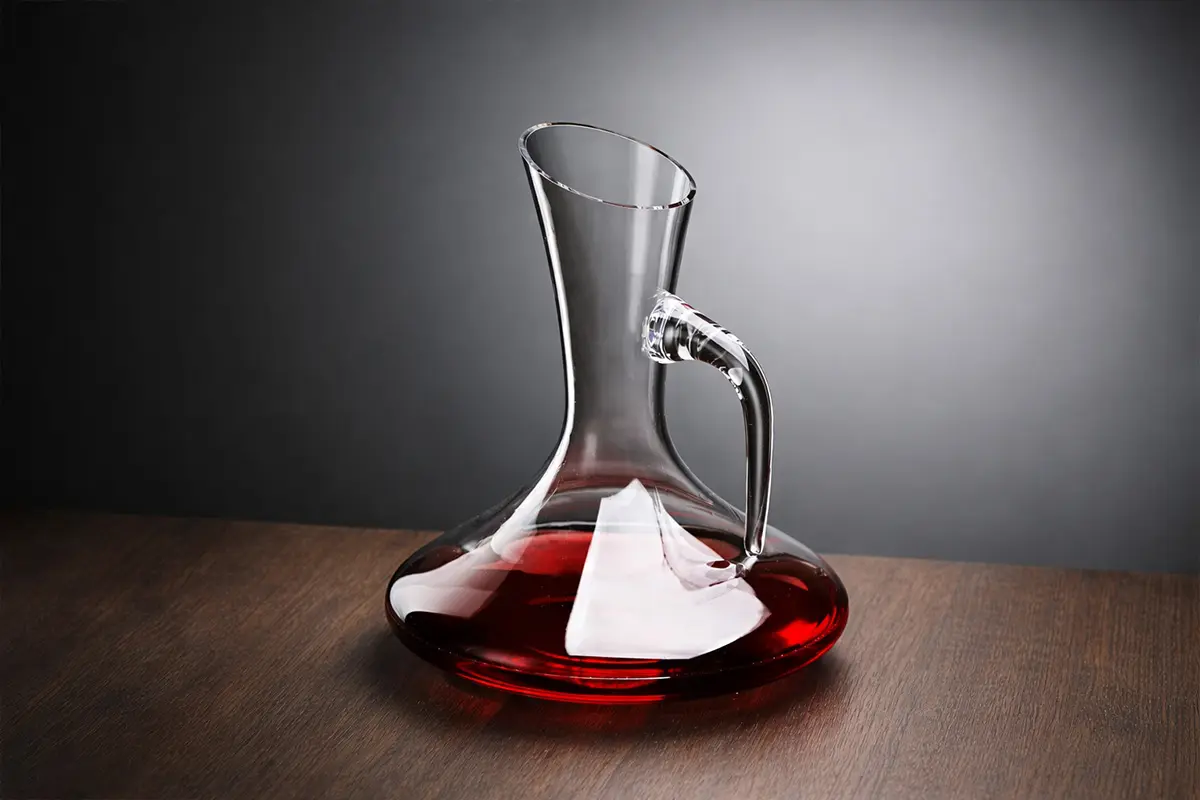 Glass wine decanter for red wine service, gifting, and tabletop presentation